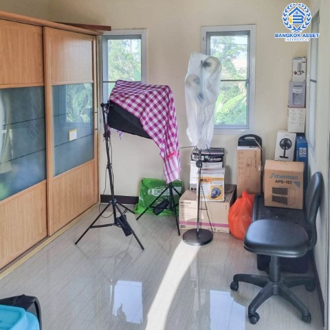 *****บ้านแฝดมือสองย่านนนทบุรี ม.ซอยบางกร่าง63 บางกรวย-ไทรน้อย เนื้อที่กว้างเกือบ 41 ตร.ว. ฟังก์ชัน 3 ห้องนอน 2 ห้องน้ำ ที่จอดรถ 2 คัน บ้านสวย ตกแต่งใหม่พร้อมเข้าอยู่ บนทำเลแห่งการเดินทาง เชื่อมต่อถนนบางกรวย-ไทรน้อย ถนนราชพฤกษ์, ถนนรัตนาธิเบศร์ จองเลยวันนี้!